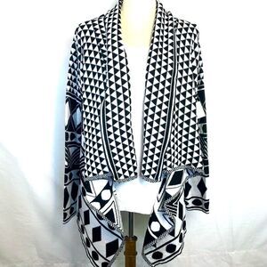 SWEATERWORKS GEOMETRIC PRINT WATERFALL FRONT CARDIGAN NWT BLACK AND WHITE NWT